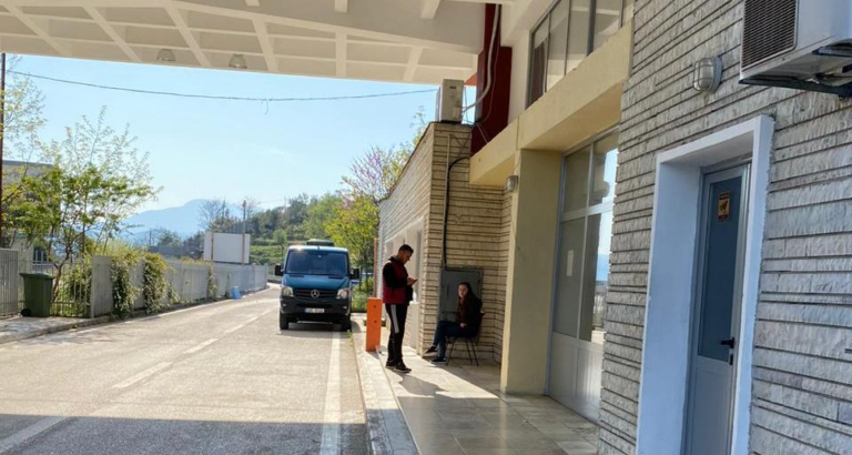 19-vjeçarja shtatzënë kalon natën në Kakavijë, i kryhet testi për Covid-19 pas kompikacioneve shëndetësore