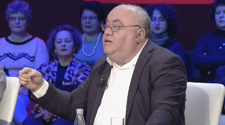 Detaje nga vetëvrasja e Kastriot Myftaraj, nëna e tij pa gjithçka