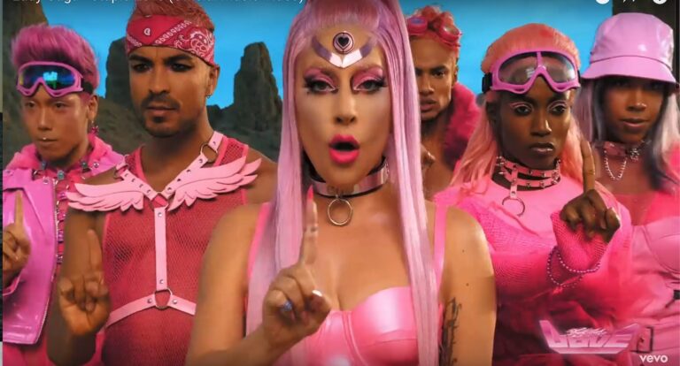 Lady Gaga zbulon këngët e albumit të ri“Chromatica”, duet me E. John & A. Grande