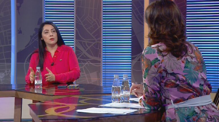 Brahaj: Tenderimet për rindërtimin po shkojnë shumë keq, qeveria vendos afate qesharake dhe jo ligjore