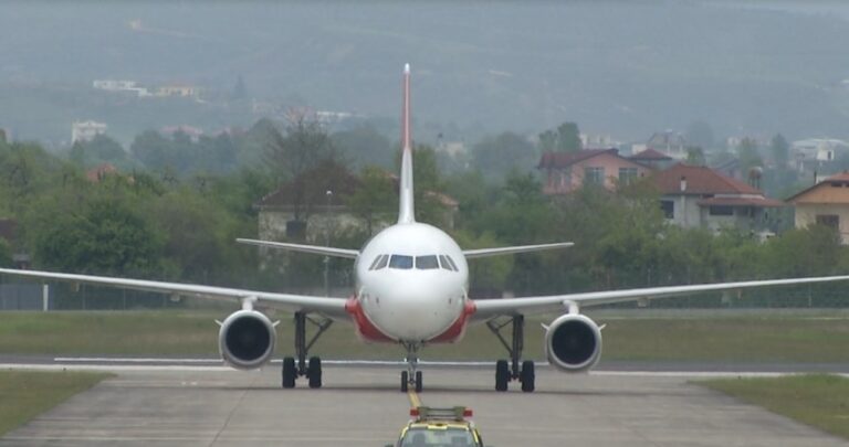 Riatdhesimet, mbërrin avioni i dytë nga Italia me 132 shqiptarë