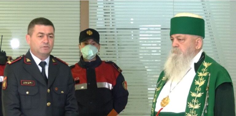 Ekspozimi ndaj COVID-19, Baba Mondi i dhuron maska mbrojtëse dhe dezinfektantë Policisë së Tiranës