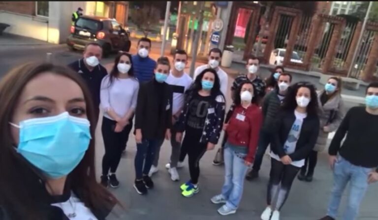 Balla uron Pashkët me videon e mjekëve dhe infermierëve shqiptarë në Itali