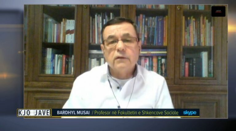 “Ky vit dëmtoi nxënësit dhe studentët, por s’janë brez i djegur”, profesori i Shkencave të Natyrës: Pse mësimi online s’mund të jetë aq efektiv