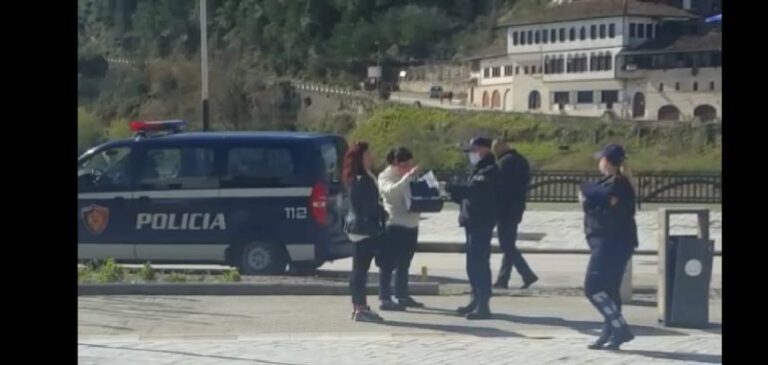 Policia dhe ushtria aksion në Berat. Ndëshkohen 225 këmbësorë, drejtues mjetesh dhe pronarë lokalesh