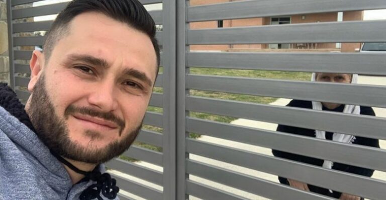 “Ne e harrojmë përkohëshmërinë e njeriut”, aktori prek me fjalët për gjyshen që nuk e përqafon dot