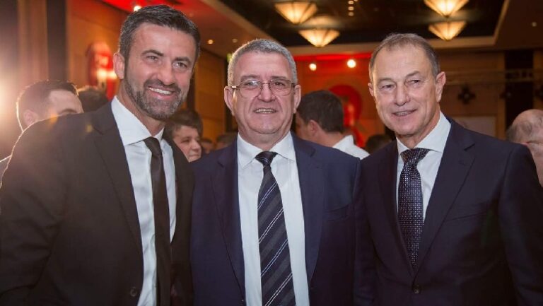 De Biasi zbulon arsyen e largimit nga Shqipëria: Doja t’i jepja mundësinë pasuesit tim që të …
