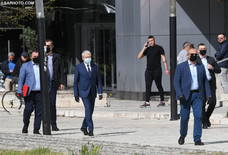 Kuvendi sot në seancë