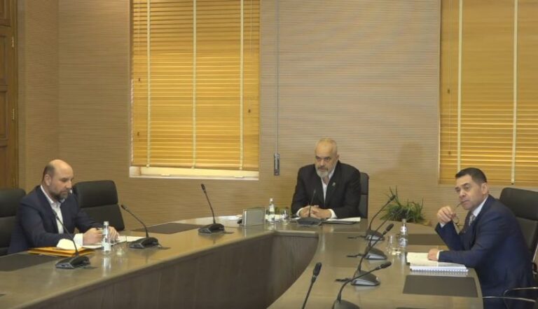 Rinisja e shkollës, Rama: Mësim me distancë në klasa, edhe online