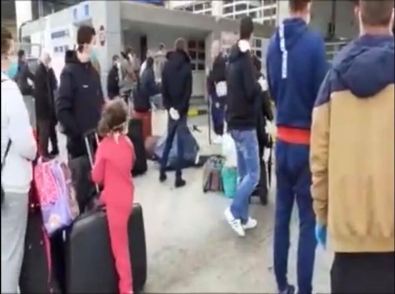 Situata kaotike/Kreu i PD-së në Athinë: Qeveria ka lënë në mes të rrugës qindra emigrantë