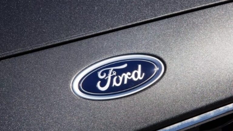 Ford kalon në prodhim maskash