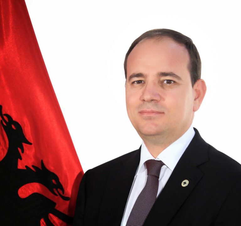 Ish-presidenti Nishani: Të vjedhësh buxhetin e shtetit edhe në kohë koronavirusit, me shumë se krim