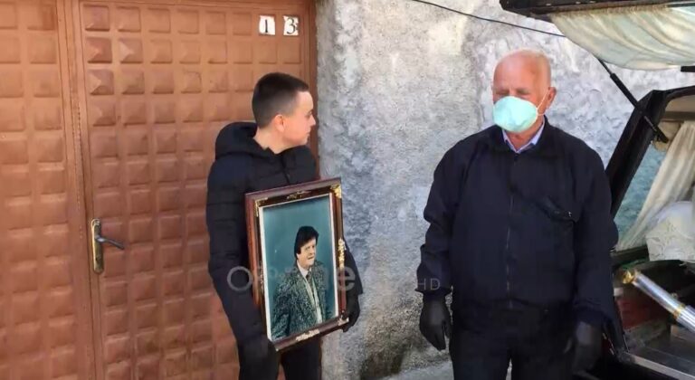 Lamtumira, Gëzim Kruja përcillet me duartrokitje e lot por pa homazhe