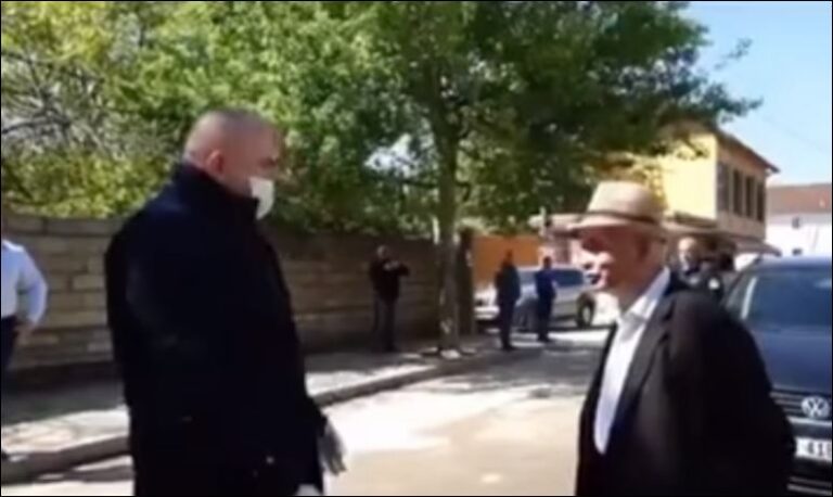 VIDEO/ “Shko tek shpia, mos të hash gjobë kot”, Berisha publikon videon: Ja hakërrimi i Safet Gjicit ndaj pensionistit veteran