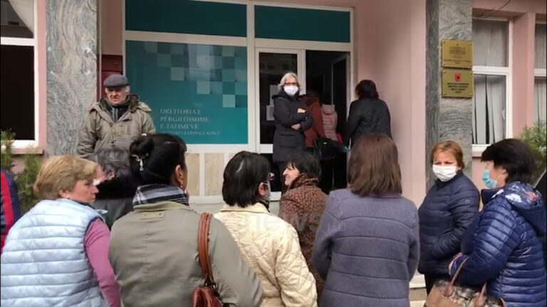 Nuk kanë marrë pagën e luftës, punonjëset e fasonerisë protestë te Tatimet