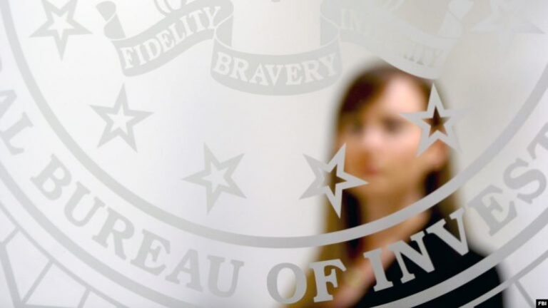 Kura për COVID-19, zyrtarja e lartë e FBI-së jep alarmin: Puna kërkimore është sulmuar nga hakerat, ja kush i mbështet