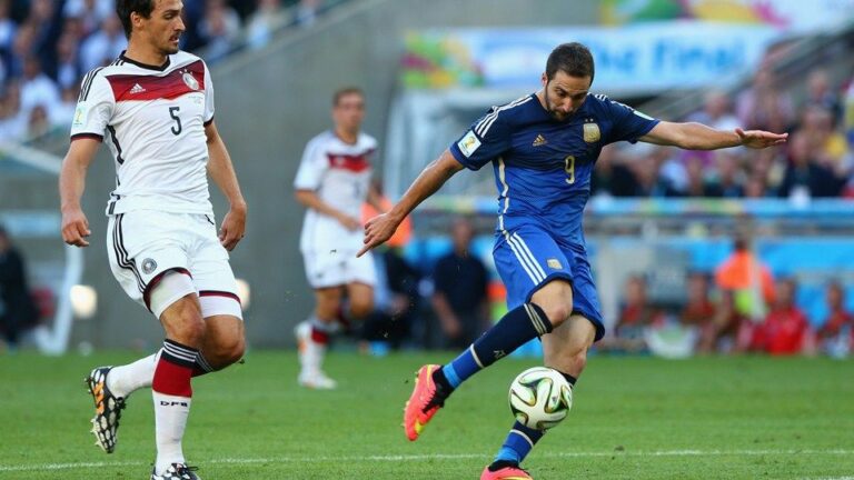 Higuain: Doja ta lija futbollin pas Kupës së Botës 2014, nuk dilja dot në rrugë