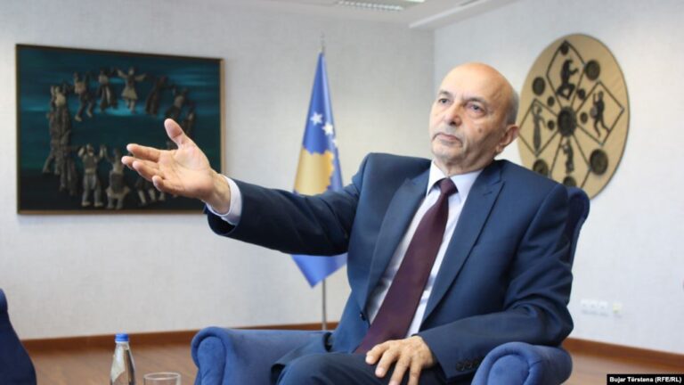 Isa Mustafa reagon për sherrin në Kuvend: Deputetët e LVV-së improvizojnë se u sulmuan, Kujtim Shala mund t’i rrahë…