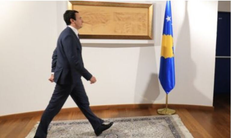 Hapen dyert drejt një krize tjetër politike në Kosovë, ç’pritet të ndodhë pas kërkesës që Thaçi i bëri Albin Kurtit