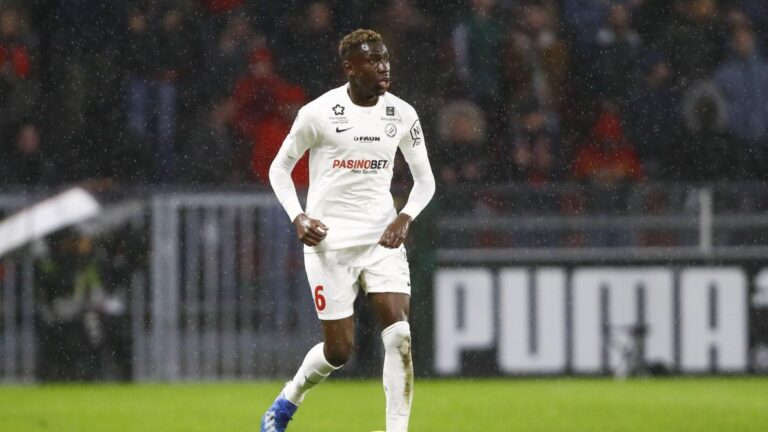 Ekipi francez në ankth, futbollisti 23-vjeçar përfundon në terapi intensive