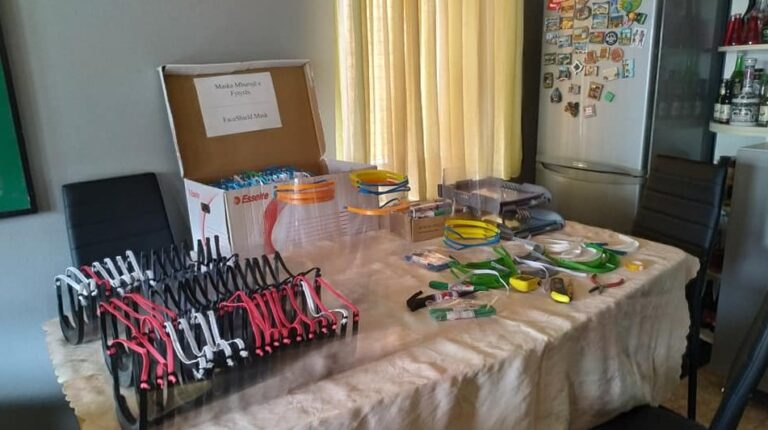 Studentët e inxhinierisë bashkohen në luftën kundër COVID-19, prodhojnë maska për mjekët