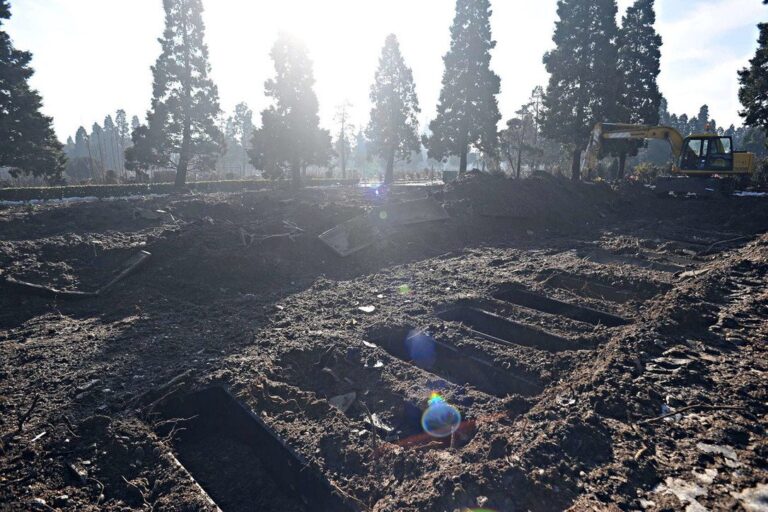 Edhe Milano si Nju Jorku: varr masiv për viktimat e koronavirusit (Foto)