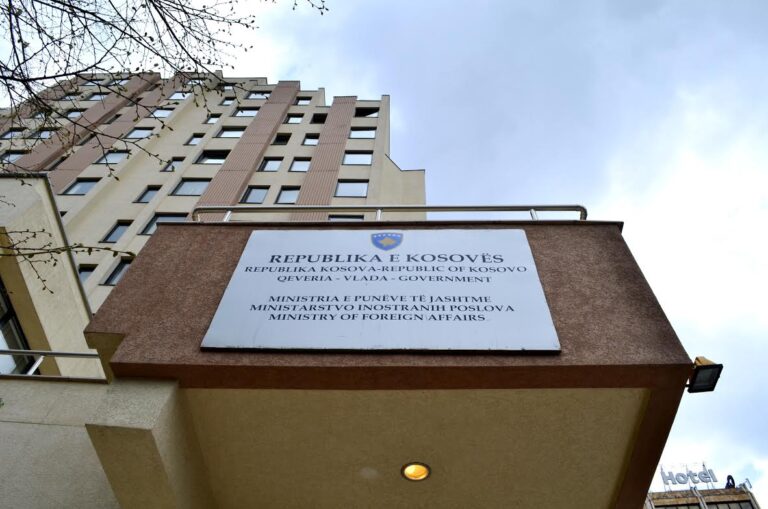 Prishtina reagon ndaj MPJ të Rusisë: Raportet Kosovë-Serbi mund të ndërtohen vetëm mbi parimin e reciprocitetit