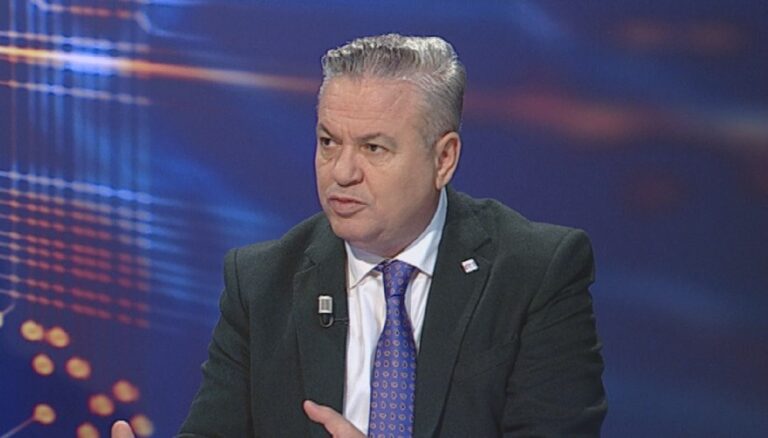 Murrizi kundër përgjysmimit të pagës së deputetëve: Gjellë bajate, e di vetë kë ndihmoj me paratë e mia
