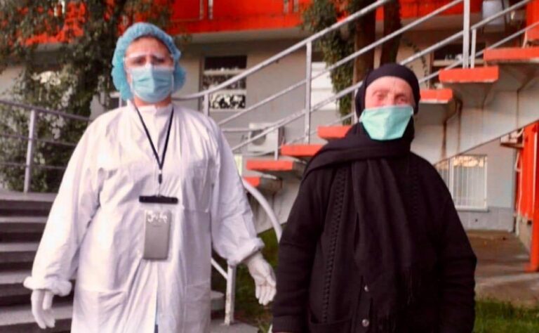 Shërohet një tjetër paciente nga COVID-19, 84 vjeçarja lë spitalin infektiv