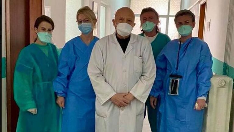Dhimitër Kraja u shërua nga CoVid-19, Manastirliu: U rikthye në spitalin që i ka dedikuar jetën