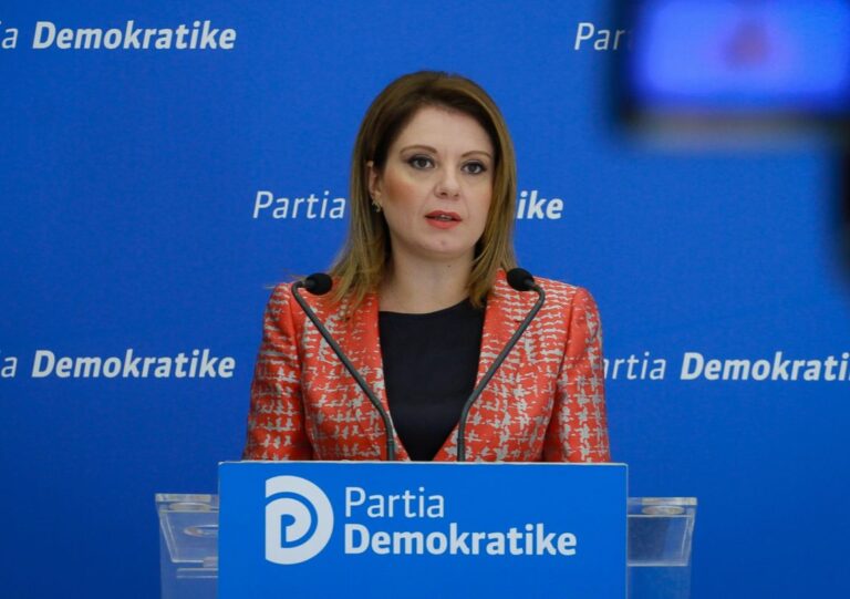 Ekskluzive/Pampuri: Izolimi pa testime jo efektiv. Njerëzit pa bukë, Rama kërkon burg