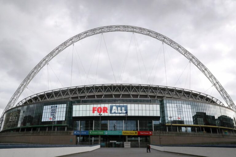Propozimi i çmendur, 4 ndeshje në ditë në “Wembley” për mbylljen e Premier League