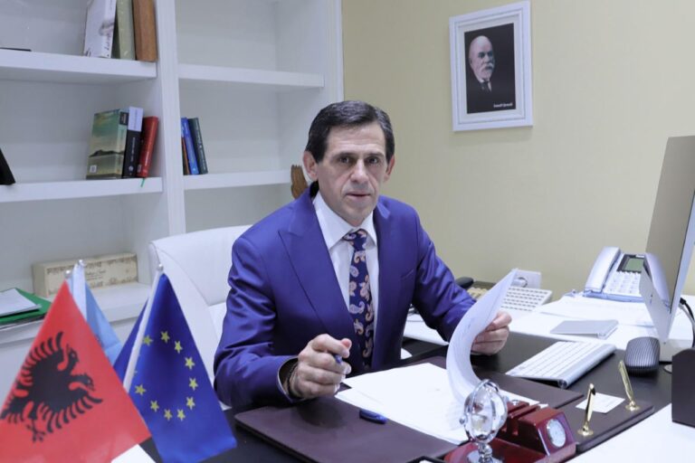 Bojkoti i mësimit në Kamëz, kryebashkiaku Suli: Janë vetëm 50 fëmijë, procesi mësimor vijon në 25 shkolla
