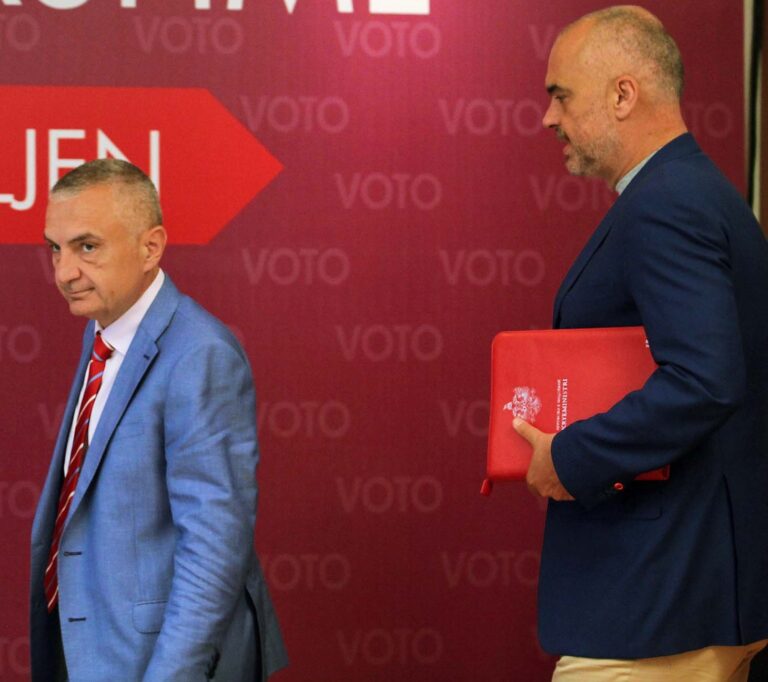Debati/Shqetësimi i disave pse kryeministri lavdëron Presidentin, por Meta nuk ka ndryshuar. Ai që ka qenë, mbetet, qendrestar për Kushtetutën