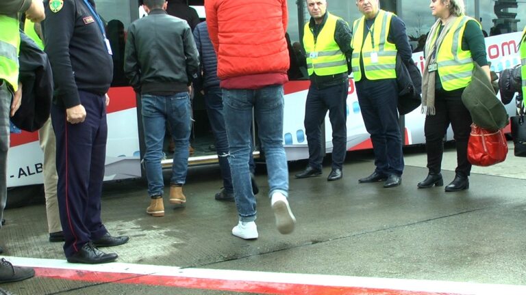 Riatdhesimi, mbërrijnë në Rinas 131 shtetas shqiptarë nga Frankfurti