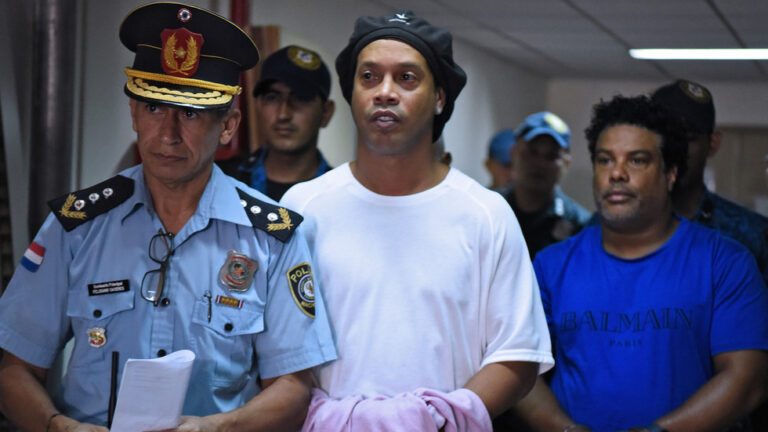 Braziliani Ronaldinho del nga burgu në Paraguai pas 32 ditësh
