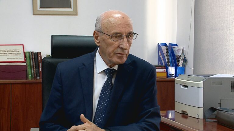 Ethem Ruka analizon situatën me COVID-19: Po vjen duke u rënduar,