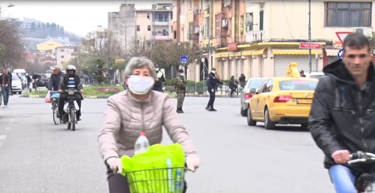 Shkodra “minë me sahat”, 26 persona i nënshtrohen testit për COVID-19. Spahia: Situata, nga mungesa e testimeve