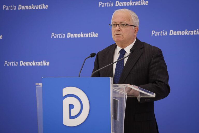 FOTO/ Spaho i përgjigjet Ballës: Rama pagoi 3 miliardë euro për oligarkët në 7 vjet