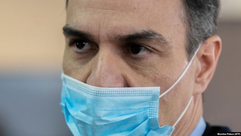 Spanja e gjunjëzuar nga koronavirusi, kryeministri Sanchez: Jemi ende larg fitores!