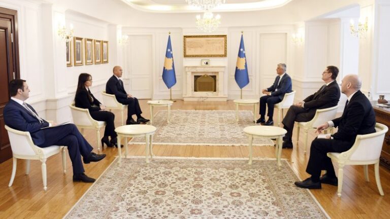 Thaçi: Kosova po rrezikohet nga pandemia e Covid-19 dhe rrëzimi i qeverisë