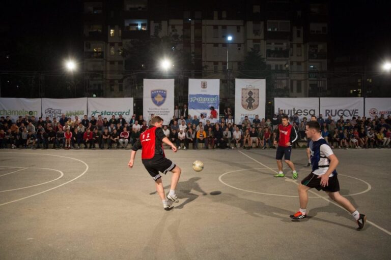 Po luanin futboll në Kosovë duke thyer karantinimin, policia arreston 18 persona