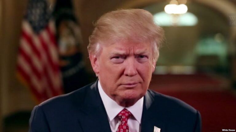 Trump shkarkon një zyrtar që ishte përfshirë në hetimet ndaj tij