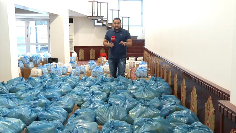 Xhamia “Dine Hoxha” shpërndan pako me ushqime për njerëzit në nevojë