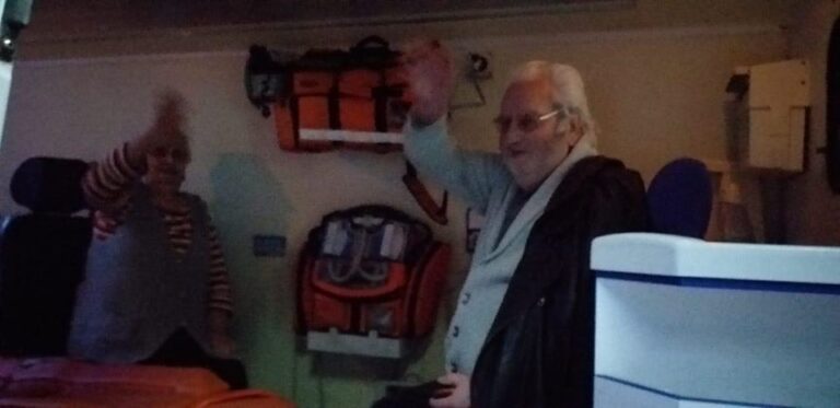 “Nënë Sanija dhe gjysh Izedini erdhën në gjendje të rënduar nga COVID”, Manastirliu: Çifti i të moshuarve nga Korça sapo lanë spitalin Infektiv (FOTO)