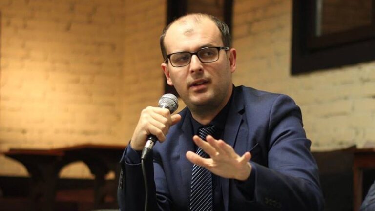 Zv/ministri i Arsimit jep lajmin se kur do hapen shkollat