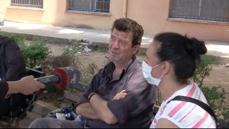 QSUT/Bluzat e bardha lëvizin të shkujdesur, pa maskat mbrojtëse