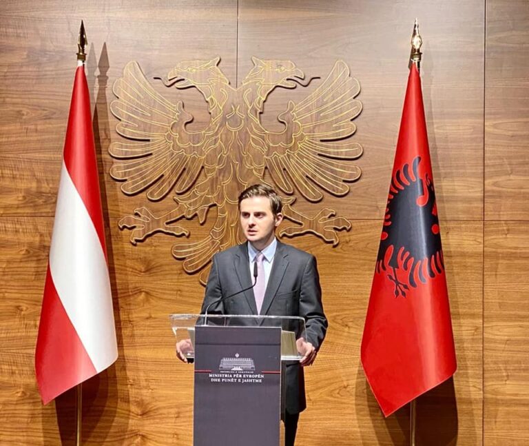Gent Cakaj ndryshon pamje (FOTO)
