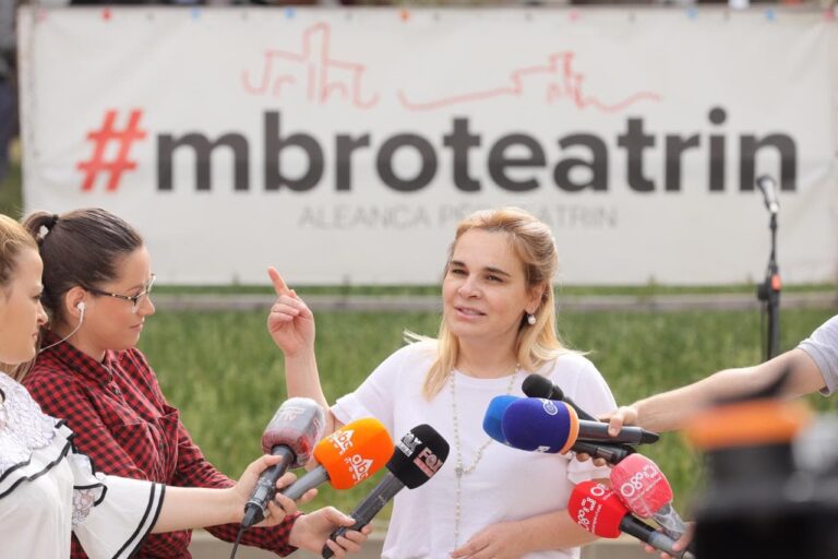 Fronti opozitar do vijojë qëndresën/Monika Kryemadhi: SPAK të hap sytë. Teatri Kombëtar do i rezistojë kufomave politike si Rama