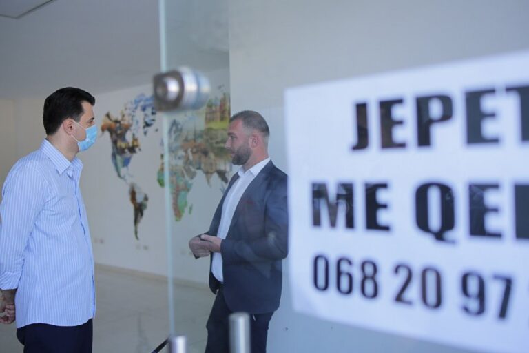 Basha: Pandemia e thelloi varfërinë në Durrësin e goditur nga tërmeti